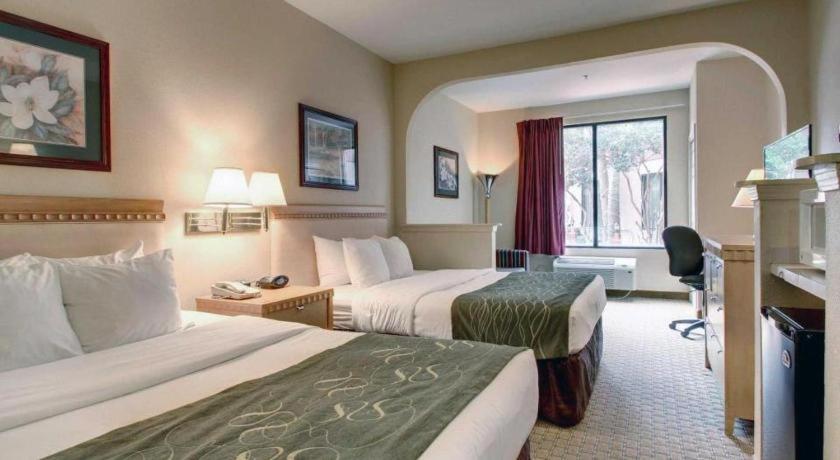 Baymont By Wyndham Laurel Hotel Exterior photo