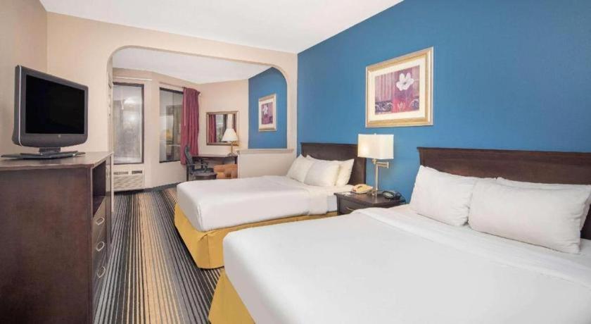 Baymont By Wyndham Laurel Hotel Exterior photo