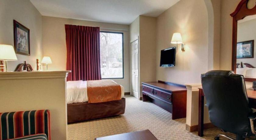 Baymont By Wyndham Laurel Hotel Exterior photo