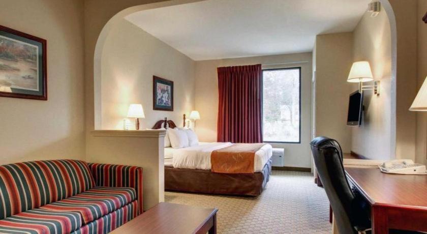 Baymont By Wyndham Laurel Hotel Exterior photo