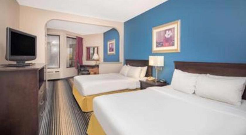 Baymont By Wyndham Laurel Hotel Exterior photo