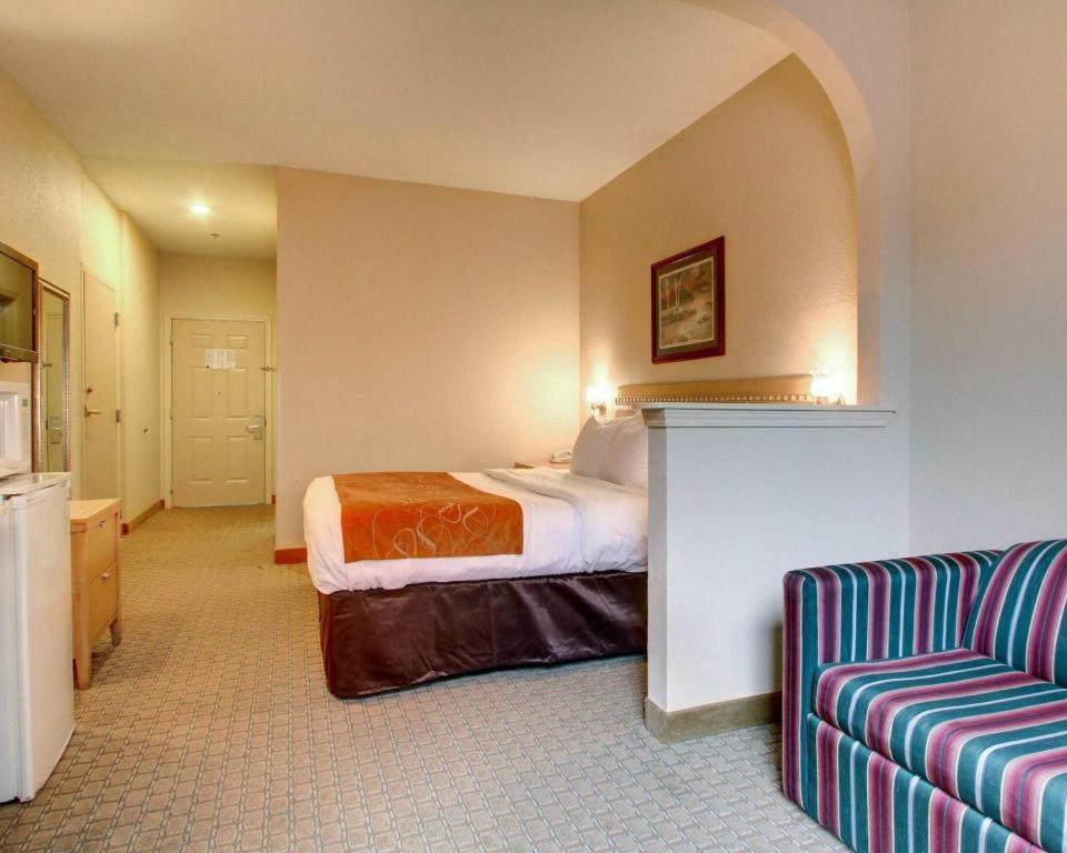 Baymont By Wyndham Laurel Hotel Exterior photo