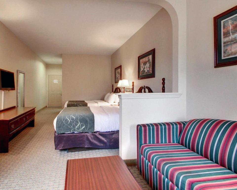 Baymont By Wyndham Laurel Hotel Exterior photo