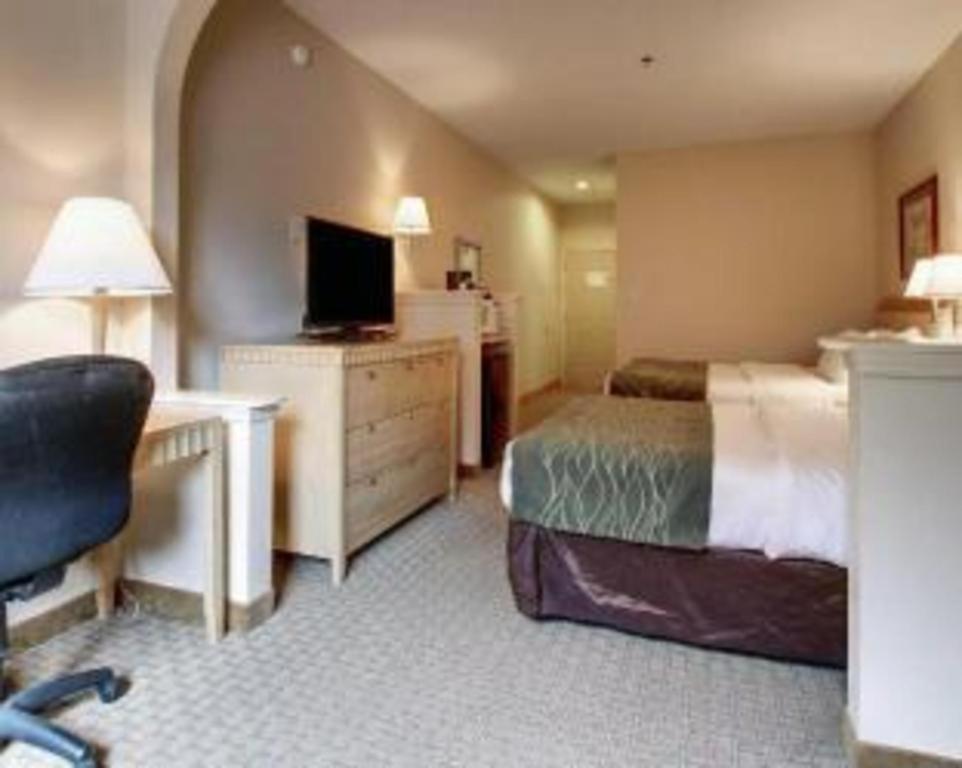 Baymont By Wyndham Laurel Hotel Exterior photo