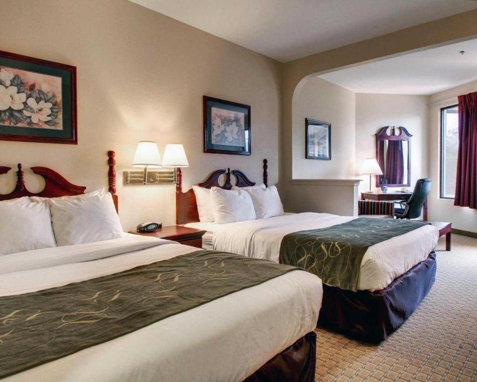 Baymont By Wyndham Laurel Hotel Exterior photo
